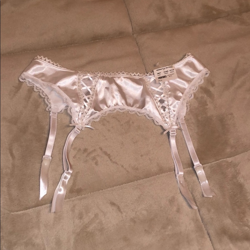 💋Frederick’s of Hollywood Garter belt, M/L